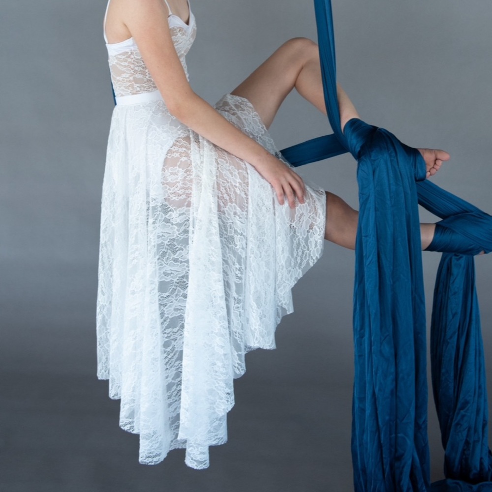 Body Wrappers ~ Lace Covertible Drapey Skirt ~ Women’s Size XS/S